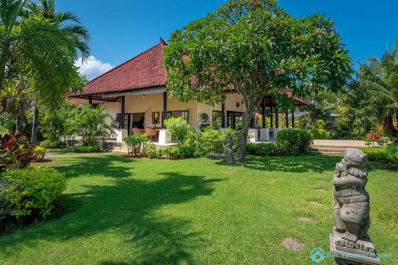 Villa Namaste - Beachfront At Lovina 10P, Pool, Bbq Banjar  エクステリア 写真