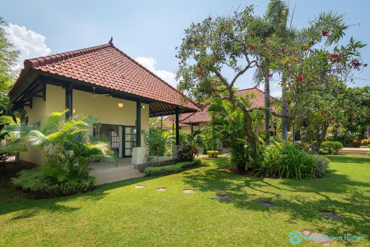 Villa Namaste - Beachfront At Lovina 10P, Pool, Bbq Banjar  エクステリア 写真